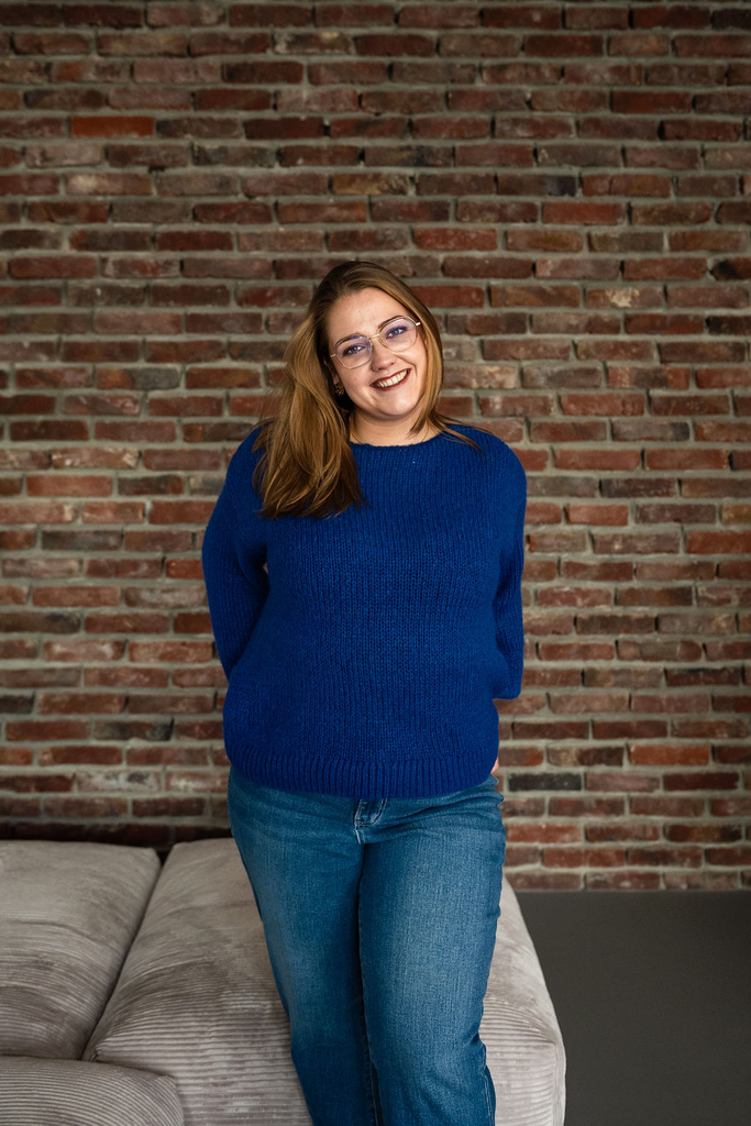 Dunkelblauer Strickpullover Elara