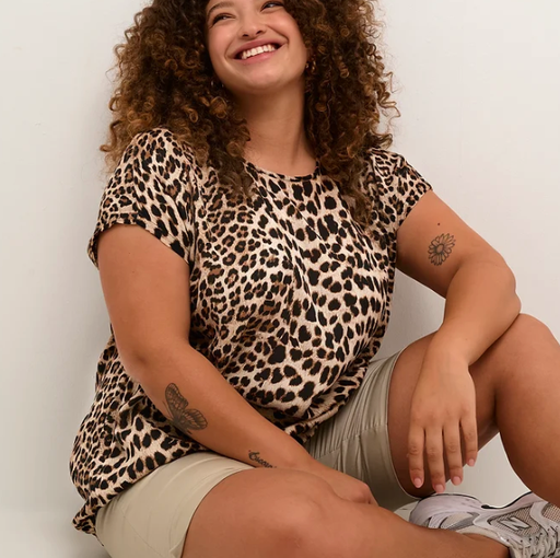 Leobluse Leonie